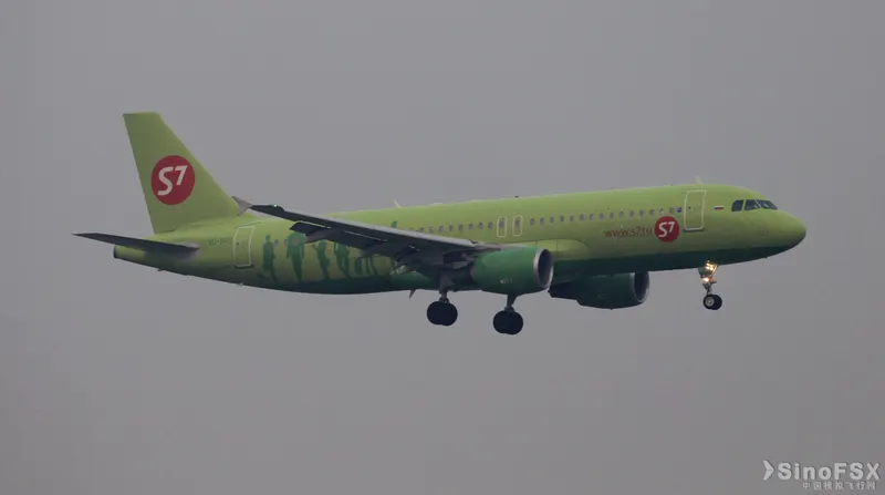 jb清晨~我站~在，高高地桥上~看那飞机映着那霾光~-航空摄影-中国